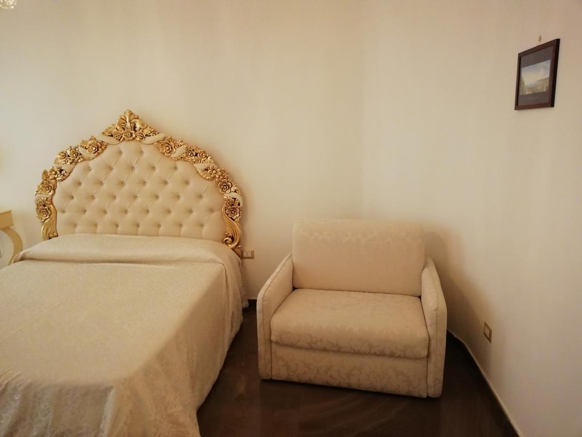 Bed and Breakfast Beb Mariafrancesca Neapol Zewnętrze zdjęcie